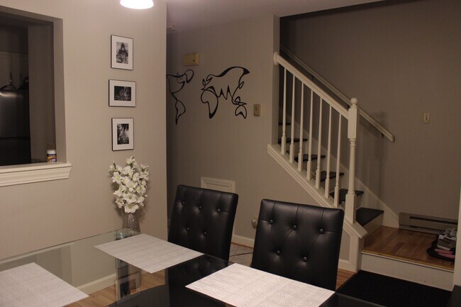 Building Photo - 98 Glenridge
