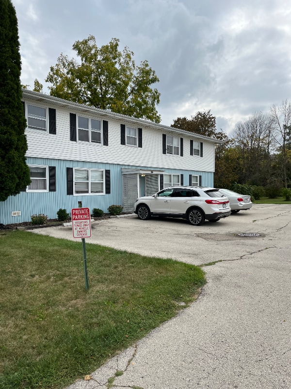 Building Photo - 1865 Badger St