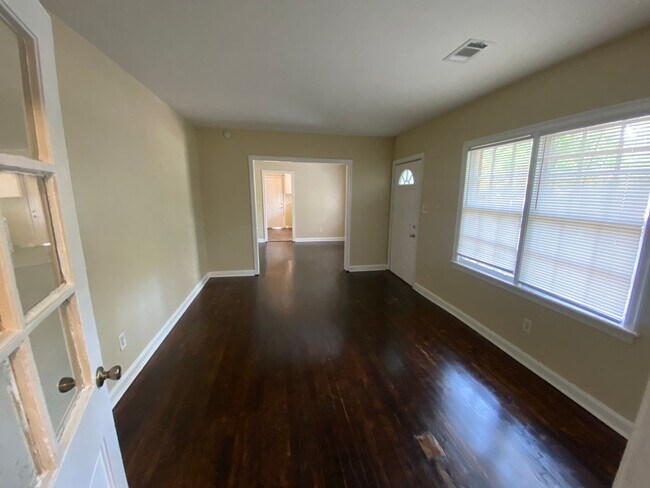 Foto del edificio - **AVAILABLE NOW**2 or 3 Bedroom / 1 Bathroom Home near Ft. Benning***