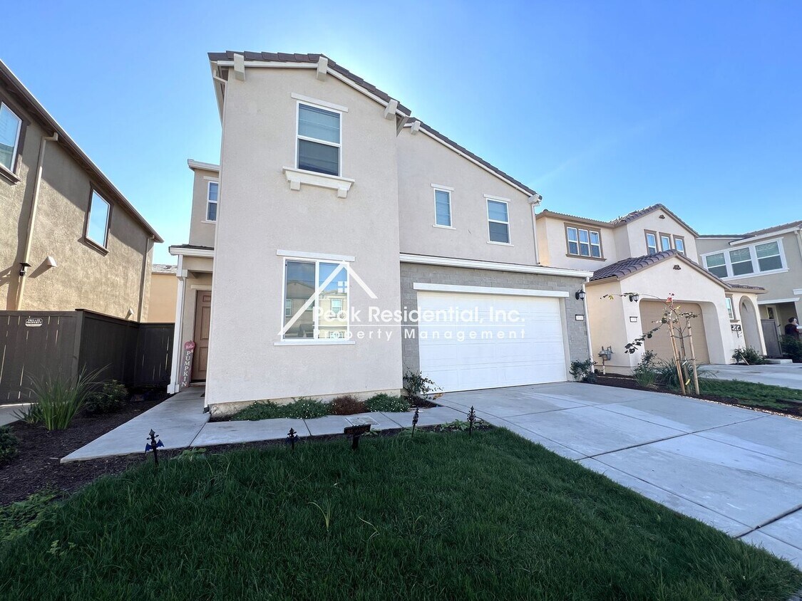 Foto del edificio - Updated 4bd/3ba Natomas Home with 2 Car Ga...