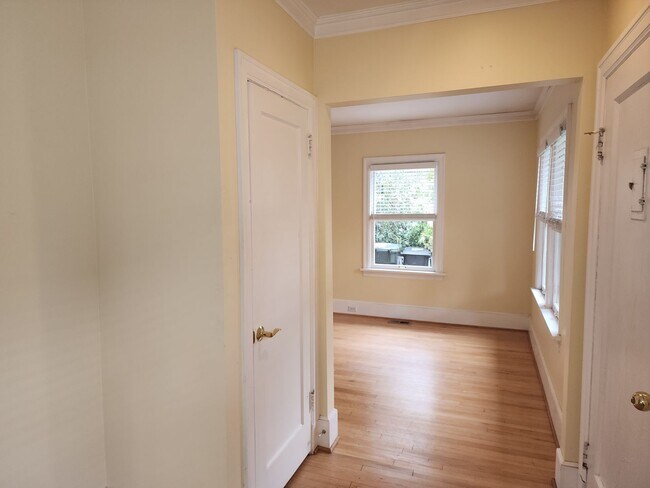 Foto del edificio - Spacious 3BR/3BA in Sought- After Queen Anne Location