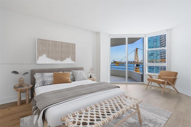 Foto del edificio - 555 NE 34th St