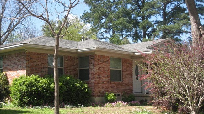 Foto del edificio - 2005 Redwood Pl