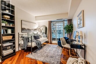 Building Photo - 8 Scollard St