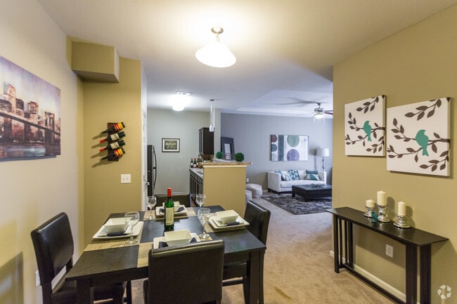 1BR, 1BA - Aspen - 828 SF - Dining Area - Reserve at Oakleigh