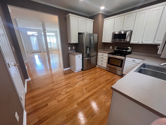 Foto del edificio - 115 Forest Ridge Rd