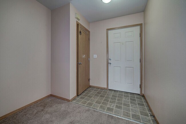 Foto del edificio - Spacious 3 bedroom townhome close to CK sc...