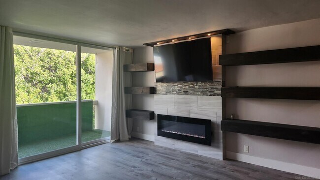 Building Photo - 2510 Torrey Pnes