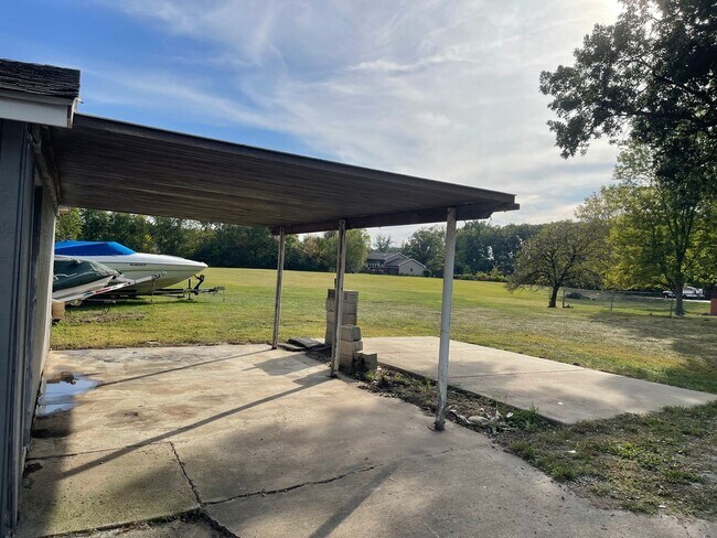 Building Photo - 4 Bedroom Home on 4 Acres, Crown Point Schools!