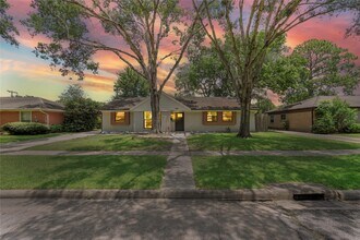 Building Photo - 5522 Braesvalley Dr