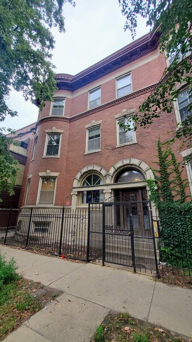 Building Photo - 4635 N Racine Ave