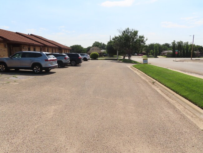 Foto del edificio - 4343 Ridgecrest Cir