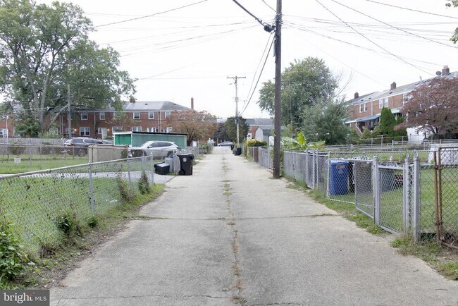 Foto del edificio - 8431 Willow Oak Rd