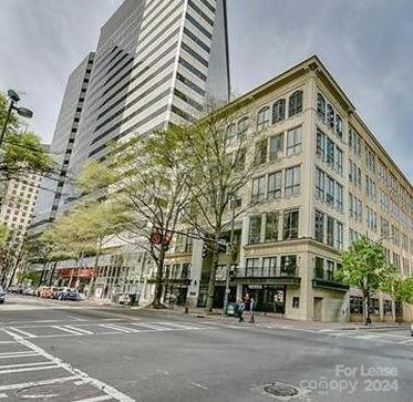 Foto principal - 127 N Tryon St