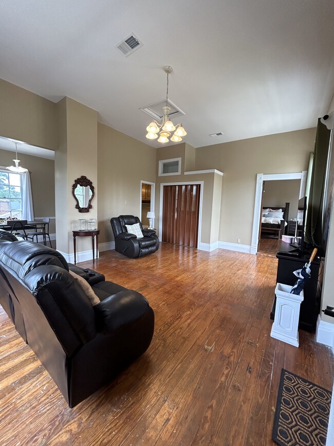 1116 Main St, Natchez, MS 39120 Apartments in Natchez, MS