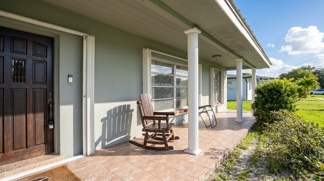 Building Photo - 4007 Greenwood Dr