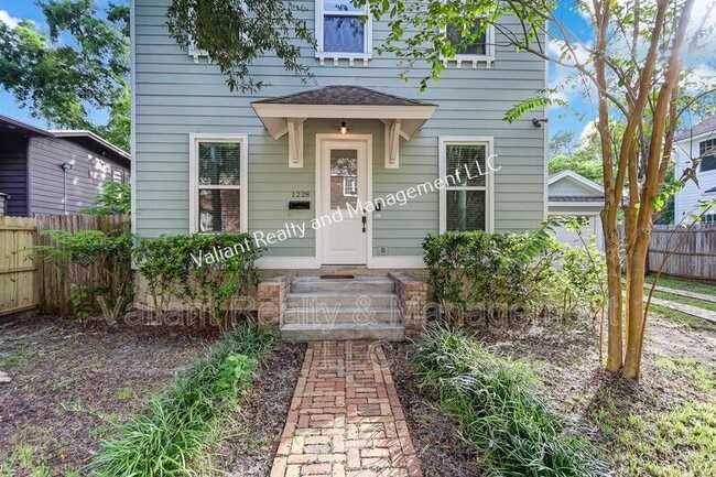 Building Photo - 1228 Willow Ct