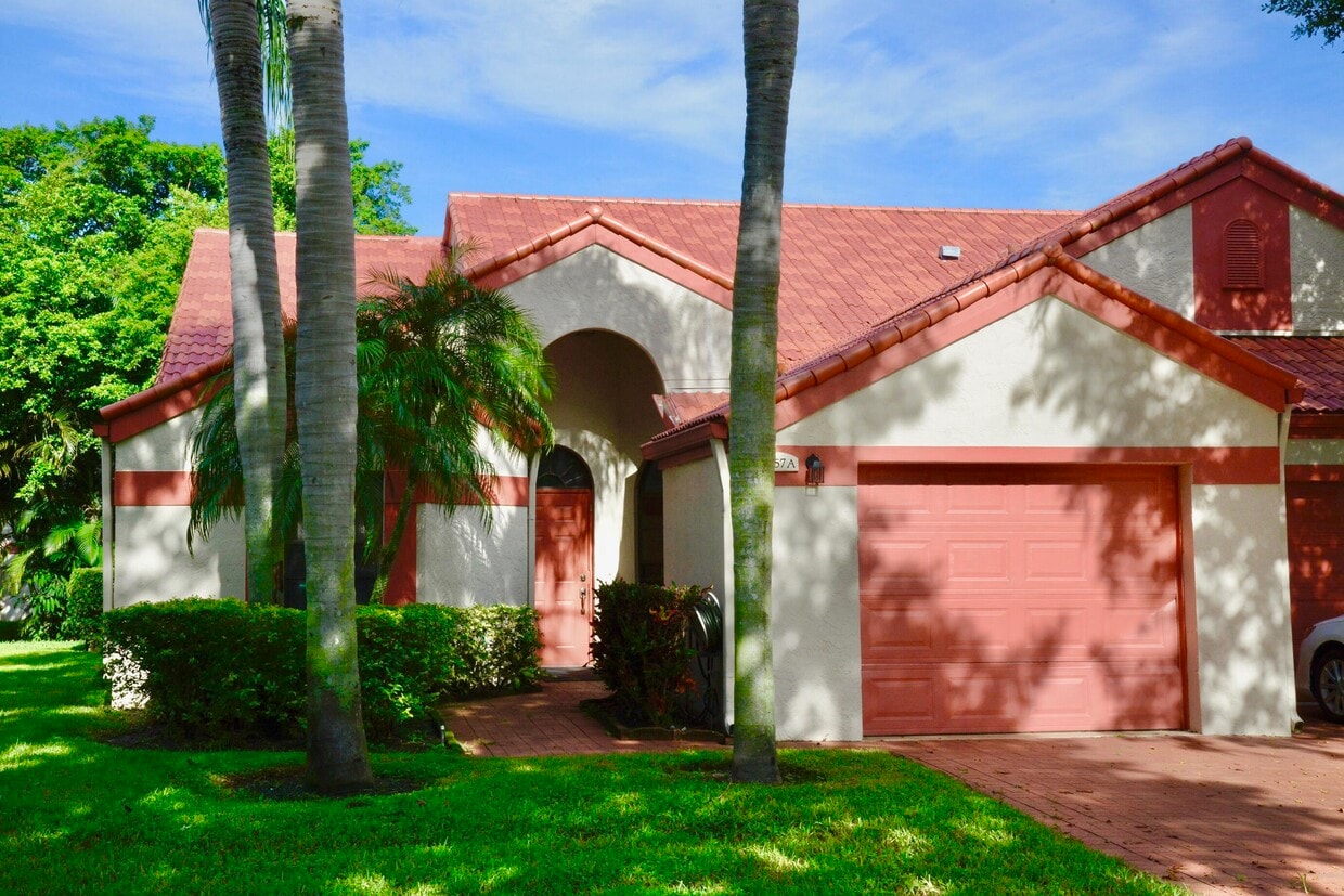 Foto principal - 7557 Lexington Club Blvd