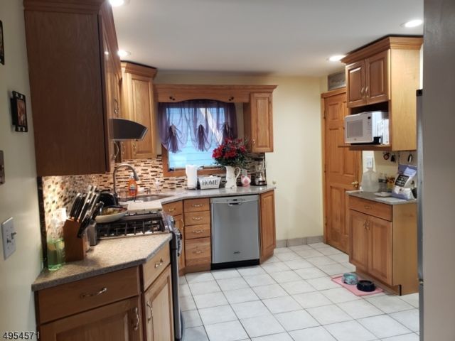 Foto del edificio - 85 Hoover Ave