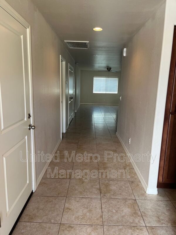 Foto del edificio - 6084 N Buckboard Dr