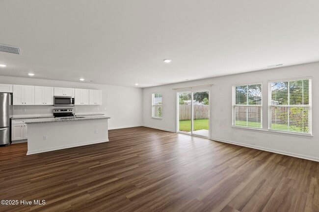 Building Photo - 3087 Day Dream Ln