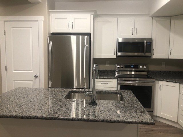 Foto del edificio - 584 2530 W