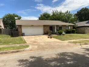 Building Photo - 3104 Woodlark Dr