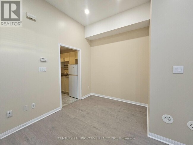 Photo du bâtiment - 3034 Bur Oak Ave