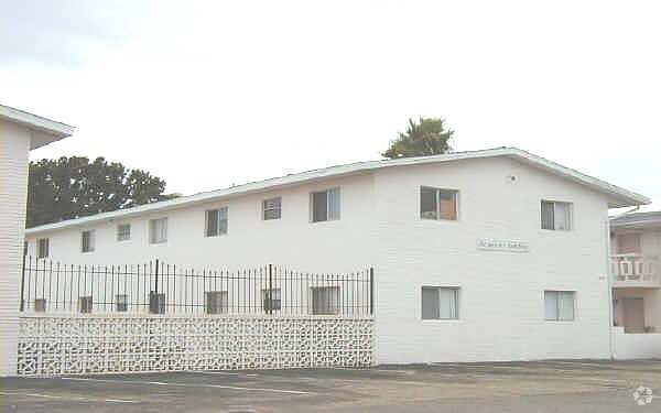 Building Photo - Iris Flats