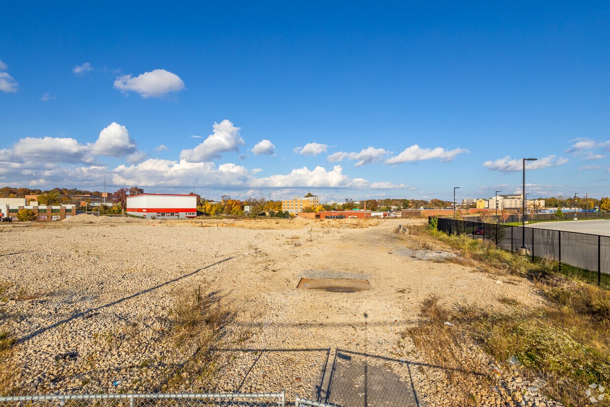 Building H Apartments 18101828 Bladensburg Rd NE Washington, DC