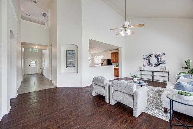 Foto del edificio - 4001 Veiled Falls Dr