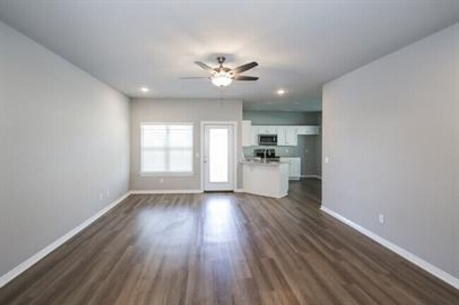Building Photo - Brand new 3 bed/2 bath in the heart of Cen...