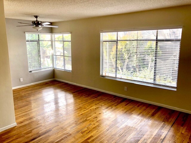 Foto del edificio - 8520 Sherwood Dr
