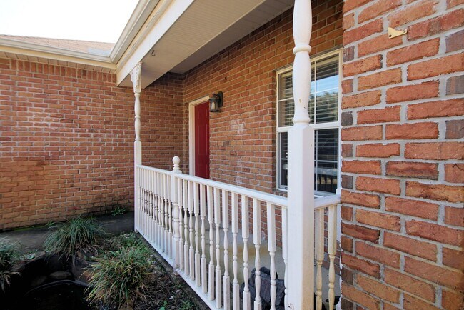 Building Photo - Central Niceville Location