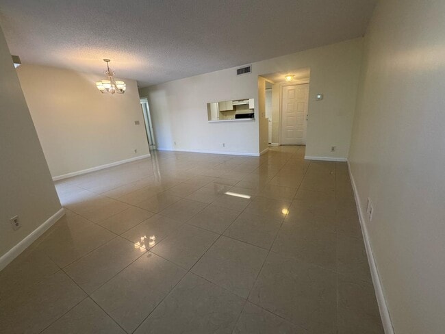 Building Photo - 9833 Westview Dr