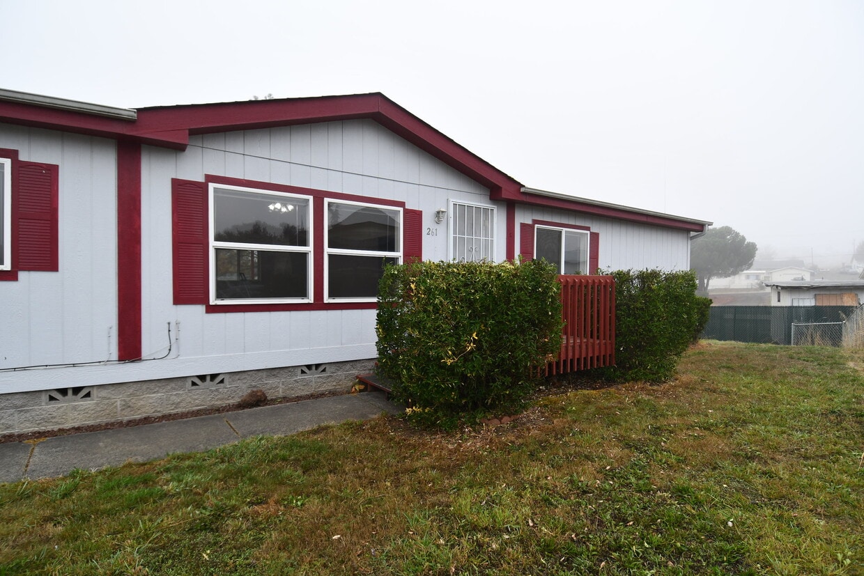 Primary Photo - 261 Bobwhite St