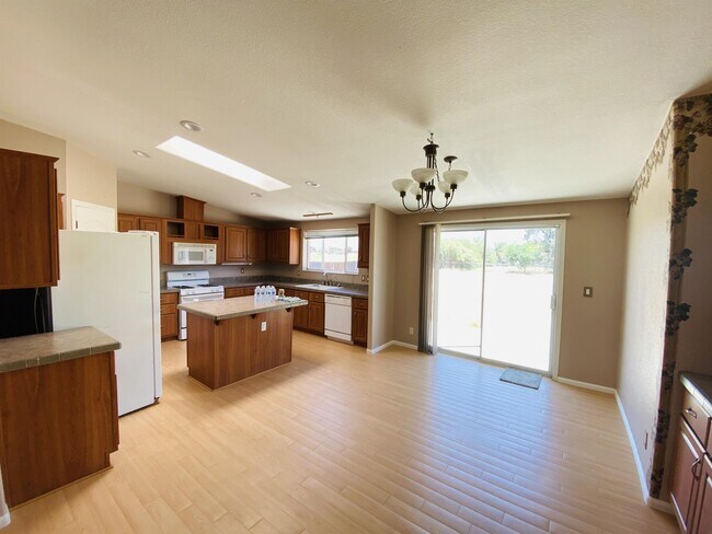 Building Photo - 26502 Placentia Ave