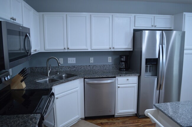 Building Photo - 147 Arlington Downs Blvd