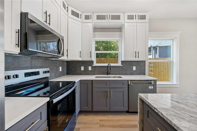 Building Photo - 4624 Mayflower St