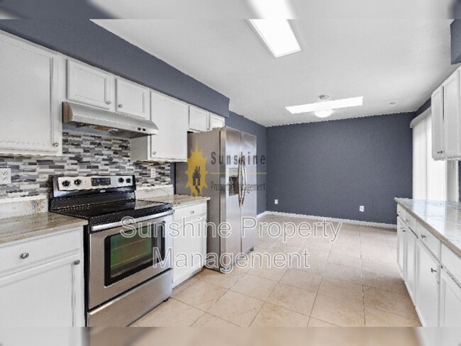 Foto del edificio - 3017 Camelot Blvd