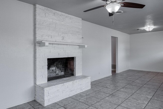 Foto del edificio - 243 Elizabeth Dr