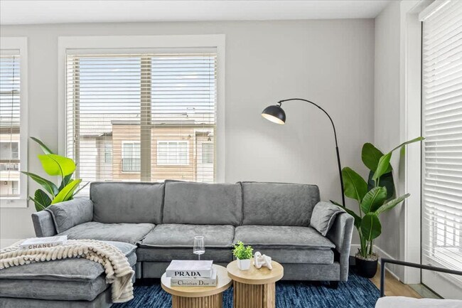 Foto del edificio - 7417 Waverly Walk Ave