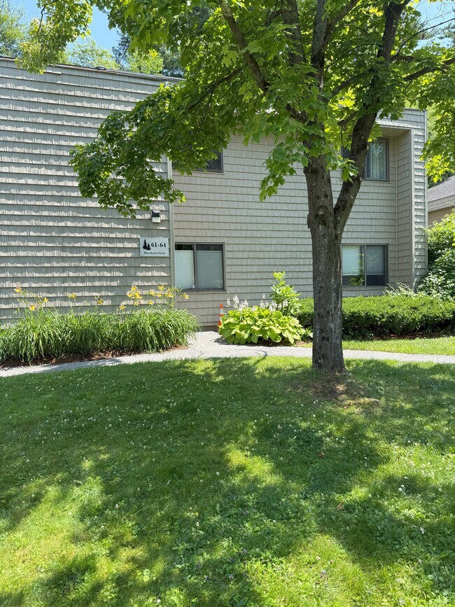 Building Photo - 61 Hawthorne Cir