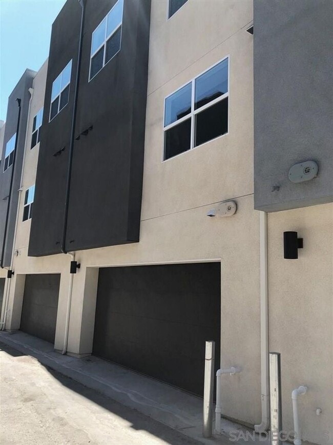 Building Photo - 10472 San Diego Mission Rd
