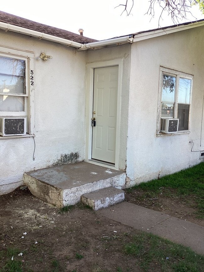 Building Photo - 522 S Ave E