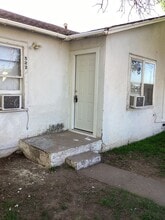 Building Photo - 522 S Ave E