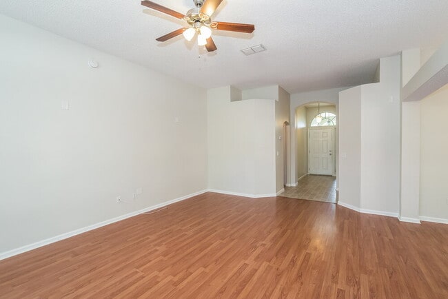 Building Photo - 8059 Carisbrook Ct