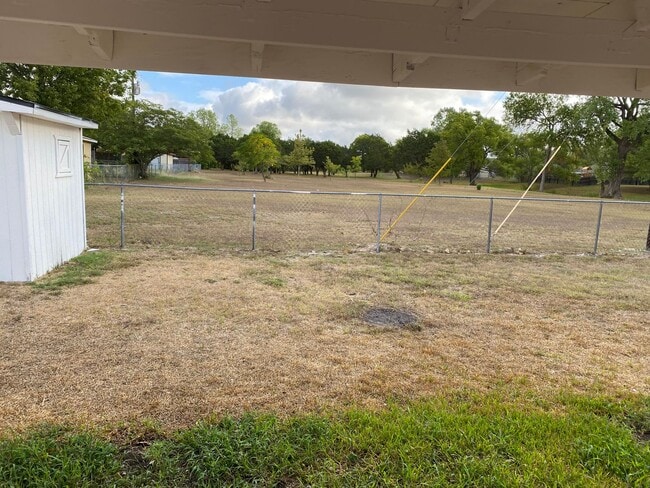 Foto del edificio - 2416 Jerome Dr