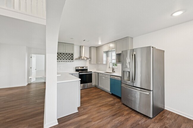 Building Photo - 6935 W Holiday St