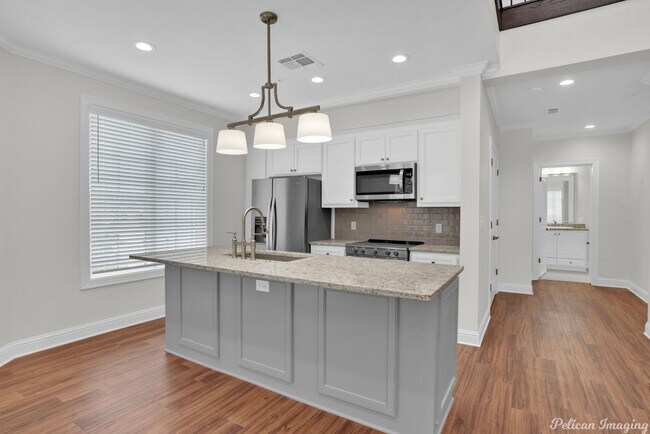 Foto del edificio - Visit this New Stunning Build in Provenance Waiting For You!